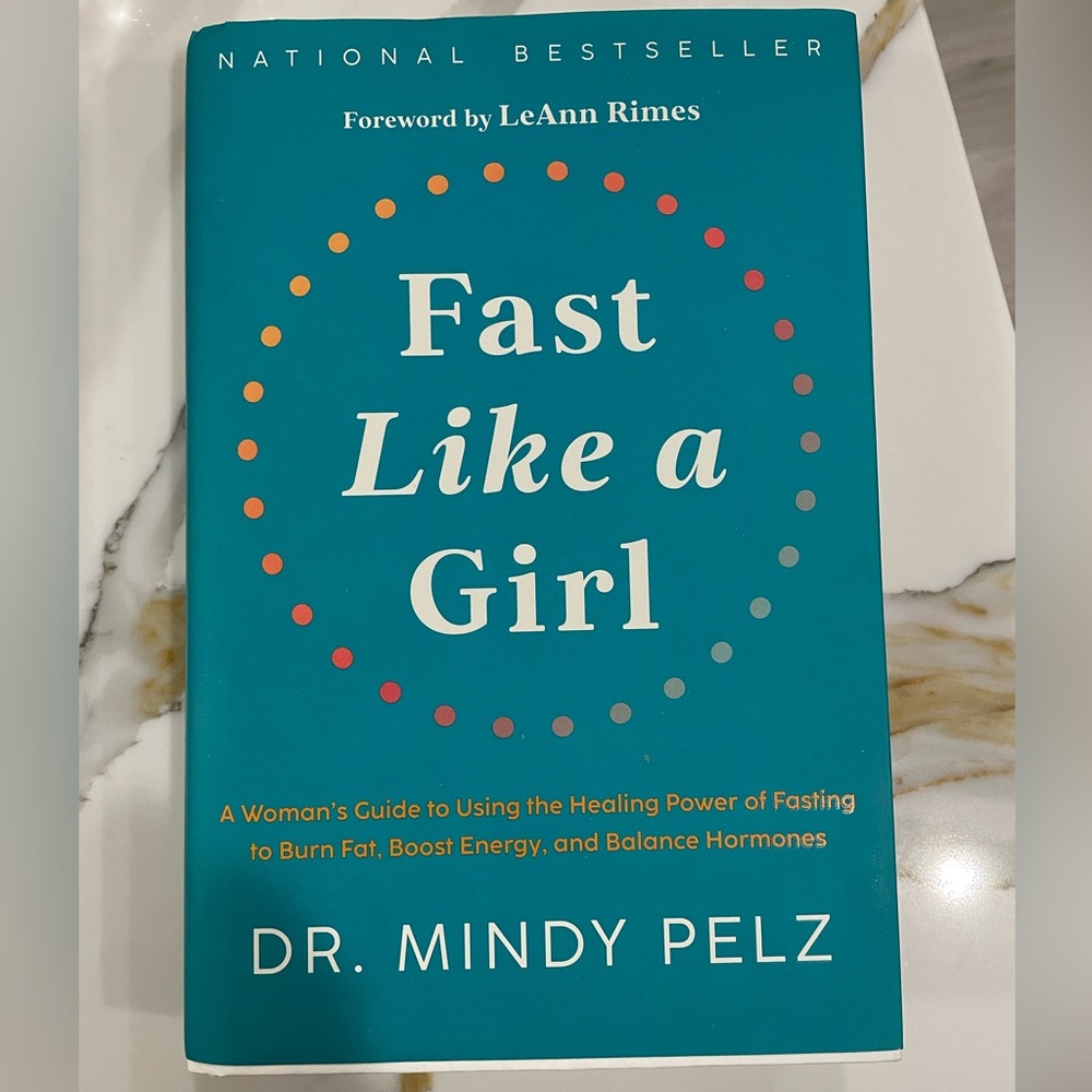 Fast Like A Girl Dr. Mindy Pelz
Excellent condition